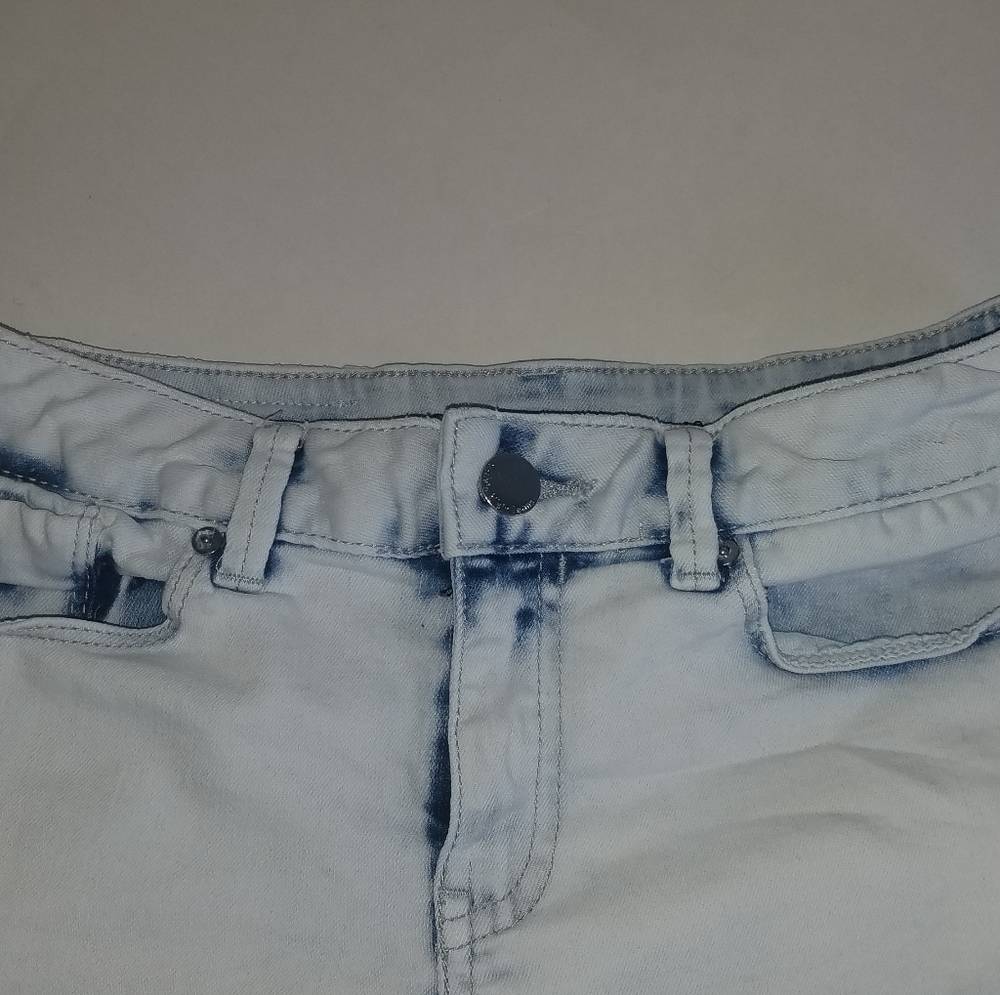 Calvin Klein Jean shorts. Acid wash. - Picture 3 of 7